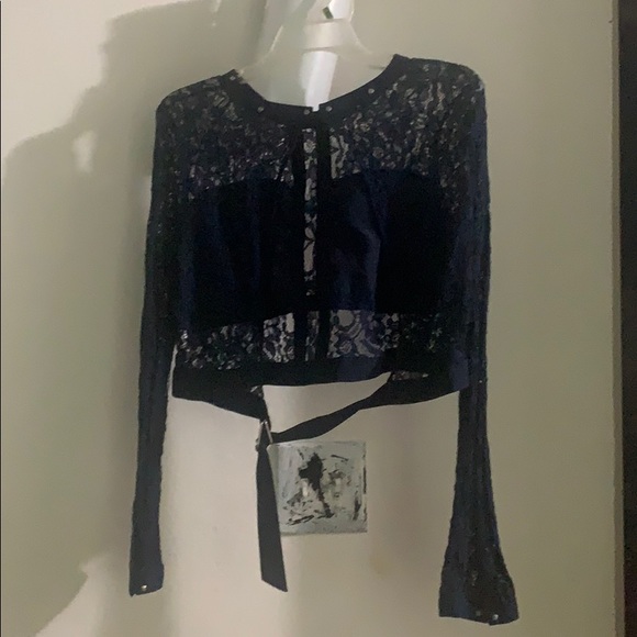blouse - Picture 2 of 3